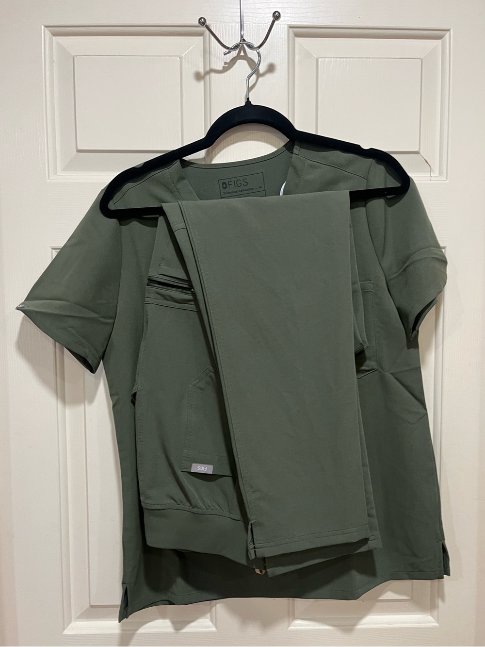 FIGS Olive-Style Green Catarina Scrub Top and Yola Style Scrub Pants in size MED